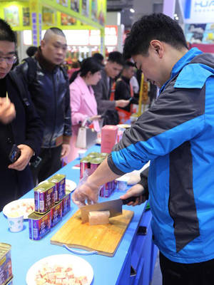 三豐食業(yè)華食展大放異彩,大肉粒午餐肉與特色肥腸受熱捧